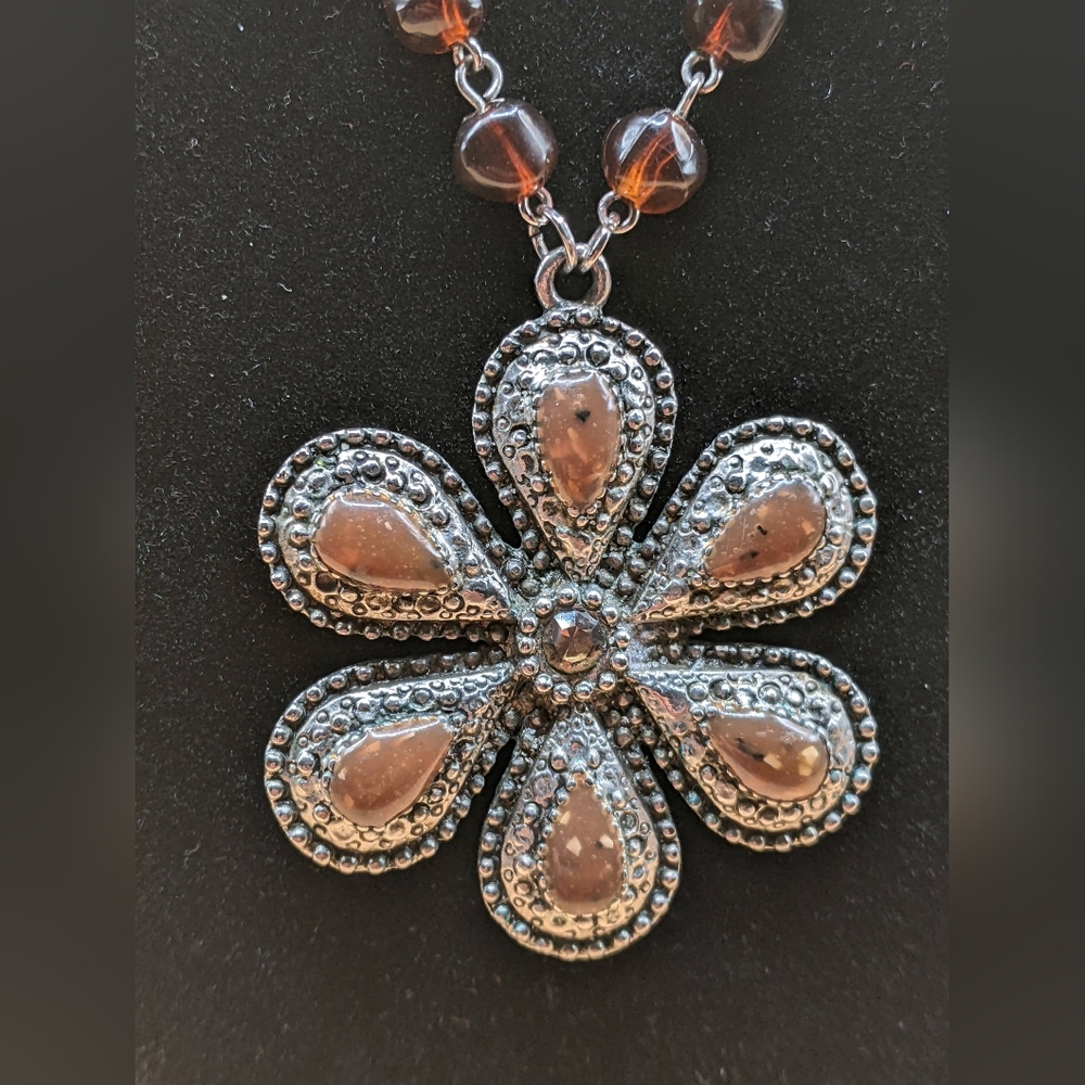 vintage flowered necklace pendant. - Picture 3 of 3